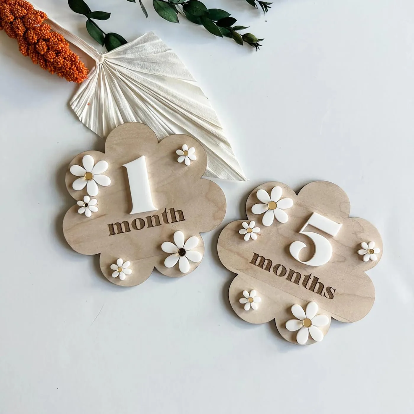 Cliths Wooden Baby Milestone Cards with Daisy Accents, Milestone Props for Babies Photo, Baby Photoshoot Accessories