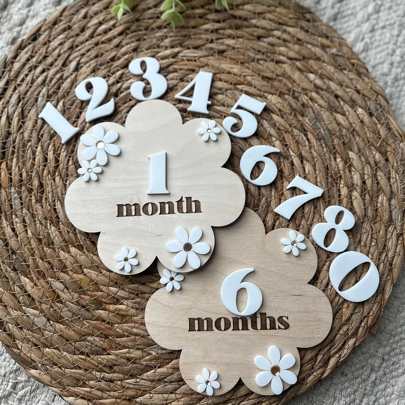 Cliths Wooden Baby Milestone Cards with Daisy Accents, Milestone Props for Babies Photo, Baby Photoshoot Accessories