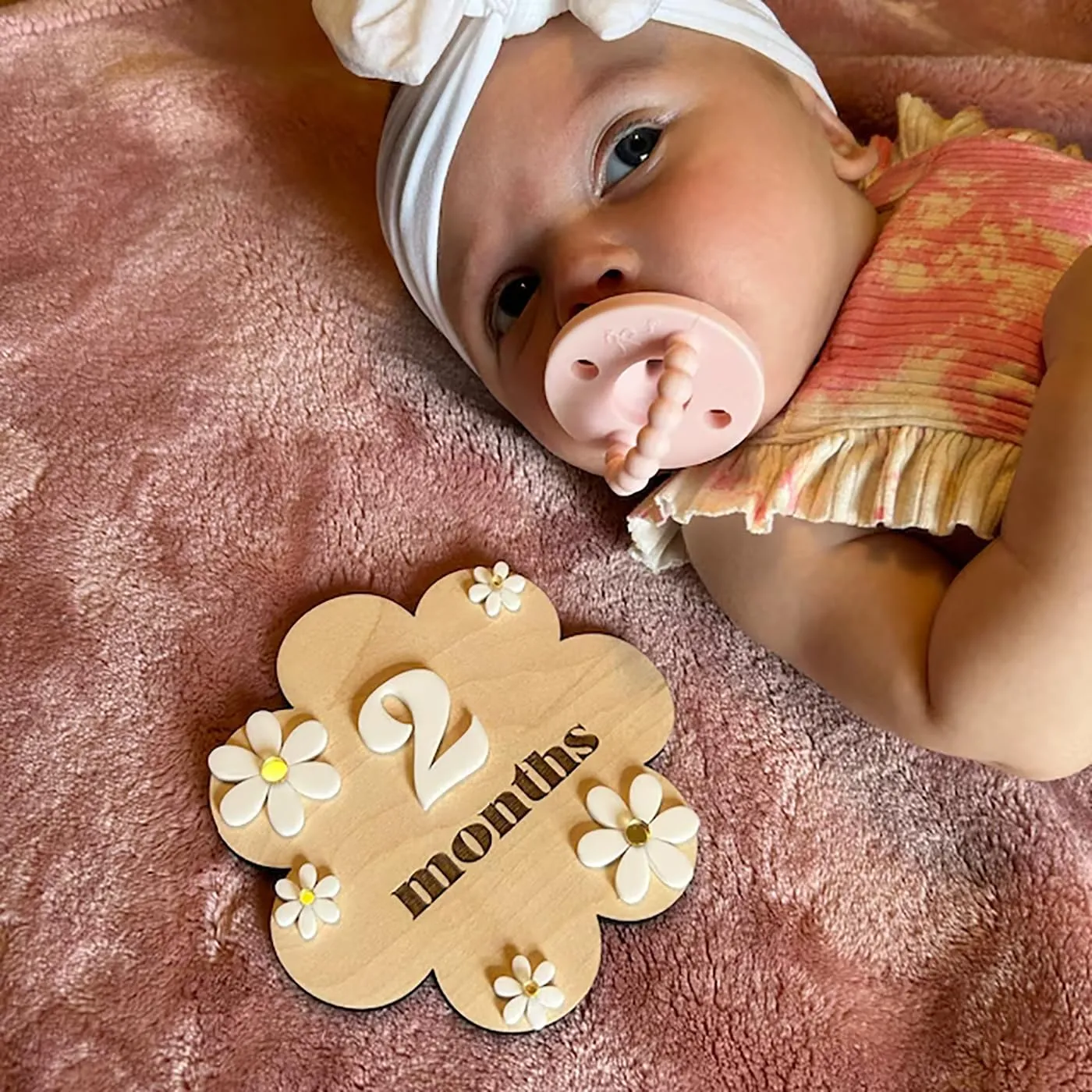 Cliths Wooden Baby Milestone Cards with Daisy Accents, Milestone Props for Babies Photo, Baby Photoshoot Accessories