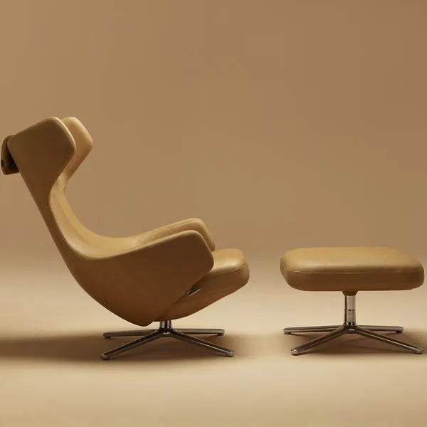 Grand Repos Chair and Ottoman