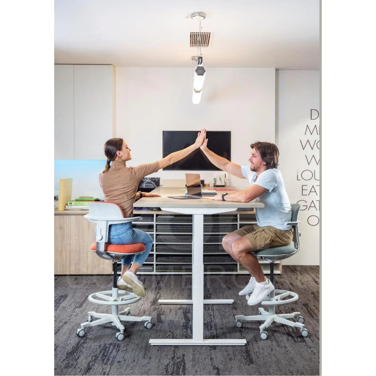 SonoFlex Comfort: Medical-Grade Chair for Ultrasound Professionals